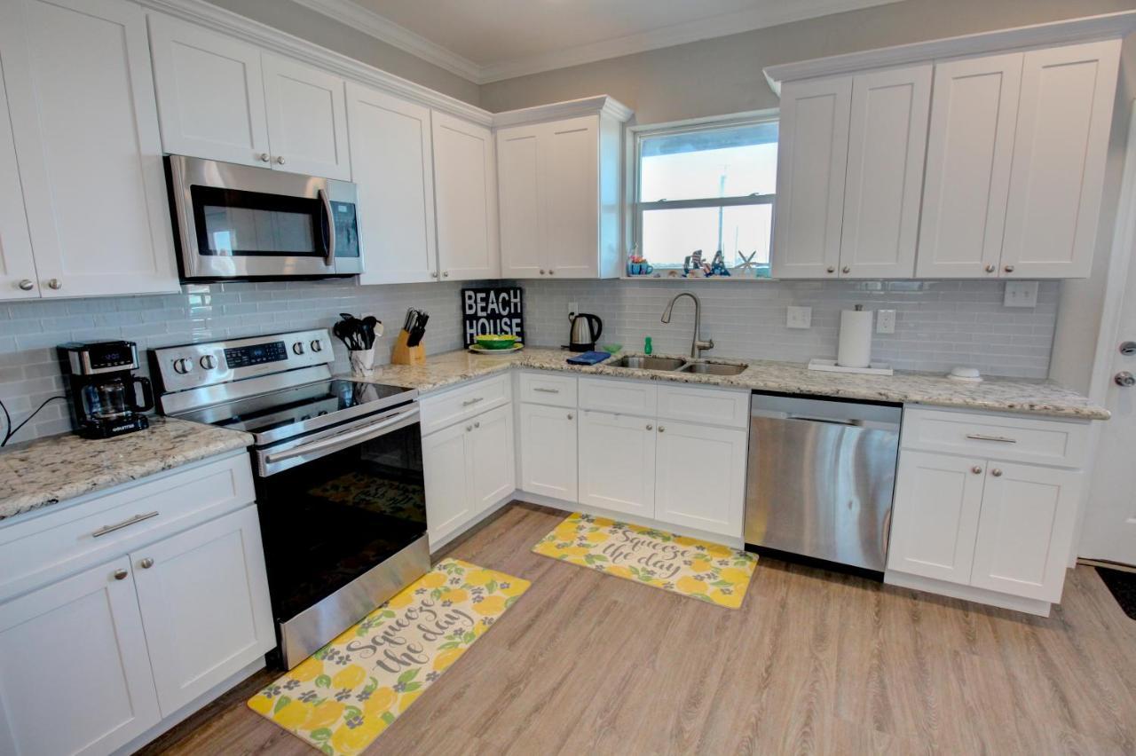 Yellow Beach Haven, Decks, Views, Mere Steps To Sand Galveston Exterior photo